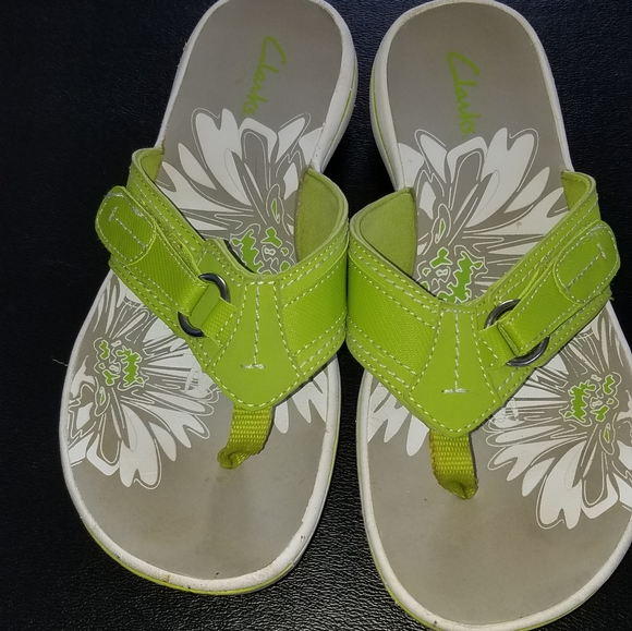 clarks thong sandals